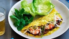 Crepes filled with pork and prawns